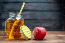 front-view-fresh-apple-juice-inside-can-with-fresh-apples-dark-bar-fruits-drink-photo-cocktail-color
