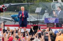 Mundo, Trump detrás de vidrio antibalas