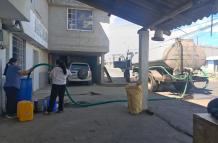 Imagen referencial. La Epmaps entregará agua con tanqueros, mientras se restablece el servicio en los sectores afectados.