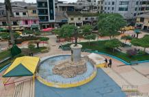 Parque central de Camilo Ponce Enríquez