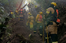 Los bomberos indican que han hecho todo lo humanamente posible para controlar el incendio.