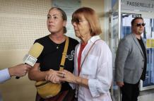 Gisele Pelicot junto a su hija Caroline Darian, quien también habría sido víctima de su padre.