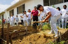 En Santa Elena, alumnos siembran según el periodo lunar