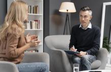 mid-shot-woman-talking-man-therapist