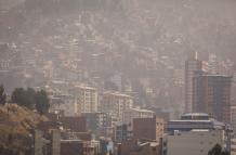 Suspendidos vuelos y clases por incendios en Bolivia