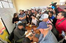 ALCALDE DE RIOBAMBA ES ABORDADO POR CIUDADANOS