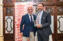 Carlos Ortega Maldonado, Canciller de la UEES, recibe en Sevilla el reconocimiento que posiciona a la universidad como la mejor de Iberoamérica en el ranking Innovatec 2024.