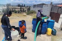 La entrega del agua por tanqueros continuará en el cantón.
