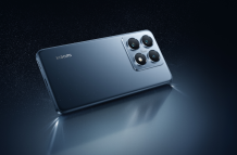 Modelo de Xiaomi 14T, color azul titanio.