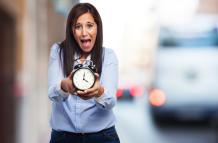 girl-with-alarm-clock