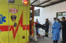En el hospital José Carrasco del IESS se activó código plata con la llegada de los heridos en el ataque armado.