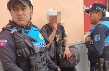 Los agentes metropolitanos hallaron un arma blanca, entre las pertenencias del agresor que amenazaba a las personas en el centro de Quito.
