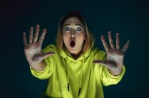 close-up-portrait-young-crazy-scared-shocked-caucasian-woman-isolated-dark-background (1)