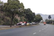 El paso de los vehículos se alteró por un siniestro de tránsito entre tres vehículos en la avenida Simon Bolívar, este 28 de octubre de 2024.