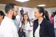 Inés Manzano en su visita a Colombia.