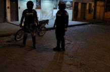 Imagen referencial. Agentes de la Policía cercaron la zona en donde se produjo la explosión del cajero bancario.