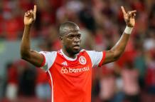 Enner Valencia, Inter de Porto Alegre, gol, niña hincha, regala camiseta
