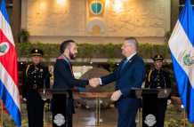 Nayib Bukele viajó a Costa Rica a un evento oficial con su homólogo.