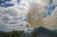Fotografía de archivo de uno de los incendios forestales que han azotado este año a Ecuador.