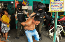 El operativo inició en la 18 y Calicuchima, en donde se detuvo a tres personas.