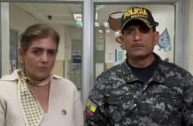 Ministra del Interior y comandante de la Policía.