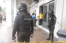 Policías llegaron a la zona para investigar el hecho. El pasaje comercial en donde se produjo el robo fue cerrado momentáneamente.