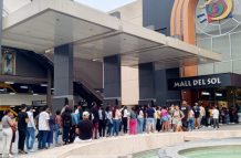 Compradores se levantaron temprano para aprovechar las ofertas en los centros comerciales de Guayaquil