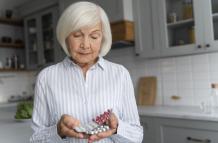 senior-woman-confronting-alzheimer-disease