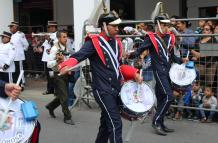 Desfile cívico en Loja