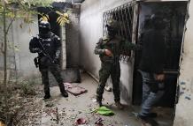 Durante el estado de excepción, los militares suelen realizar operativos junto a la policía, en contra de grupos delictivos.