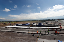 Fotografía de las obras de ampliación del Aeropuerto Internacional Mariscal Sucre, este miércoles en Quito (Ecuador).