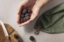 top-view-hands-holding-truffles