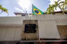 Mundo, Venezuela, Llama "farsa" a denuncia de asedio en embajada argentina en Caracas