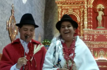 Lourdes Tibán junto a su esposo Raúl Ilaquiche.