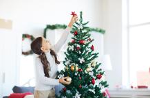 girl-decorating-christmas-tree
