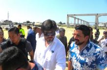 Ministro De la Gasca vivita los posibles terrenos de la segunda cárcel en Salinas.
