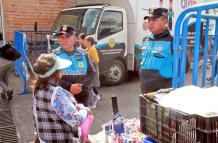 Los agentes de control metropolitano realizan patrullajes en diferentes puntos del Centro Histórico.