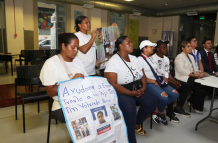 Familiares de los niños desaparecidos en Guayaquil.
