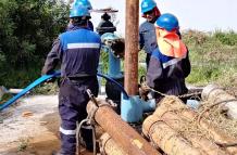 Las personas reclamaron por el corte de agua que afectó a Pusuquí y San Antonio. Según la Epmaps, se hizo un cambio en las instalaciones de un tanque.