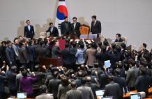 Mundo, Corea del Sur, El presidente interino también es destituido