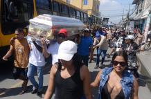 Honras fúnebres de niños de Las Malvinas