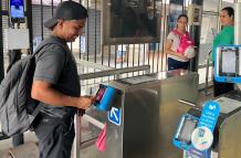 Subida de pasaje Metrovía