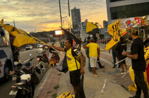 Hinchas de Barcelona en Manta.