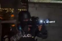 Policía en Durán