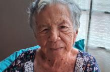 Escritora Olga Espinoza