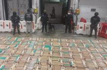 Droga en carga de piñas en Posorja