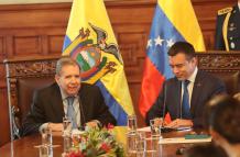 Edmundo González Urrutia se reunió con Daniel Noboa en el palacio de Carondelet, en Quito.