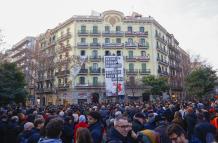 Mundo, España, Barcelona, Frenan un desahucio en un edificio modernista