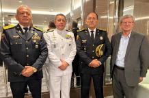 Oscar Ayerve (derecha) fue candidato al Cpccs en las elecciones de 2023.