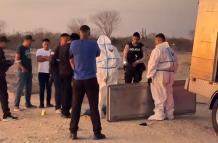 Rescate. La niña fue hallada a un kilómetro de los restos de su madre.